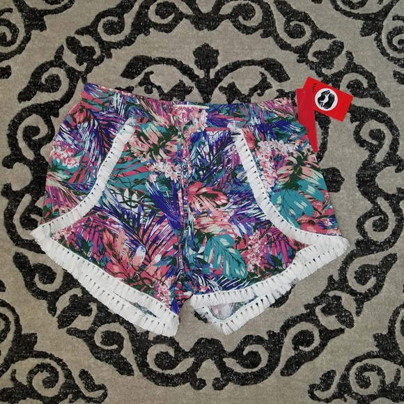 Hot Kiss Pants - NWT Hot Kiss Tropical Shorts.  Size juniors large